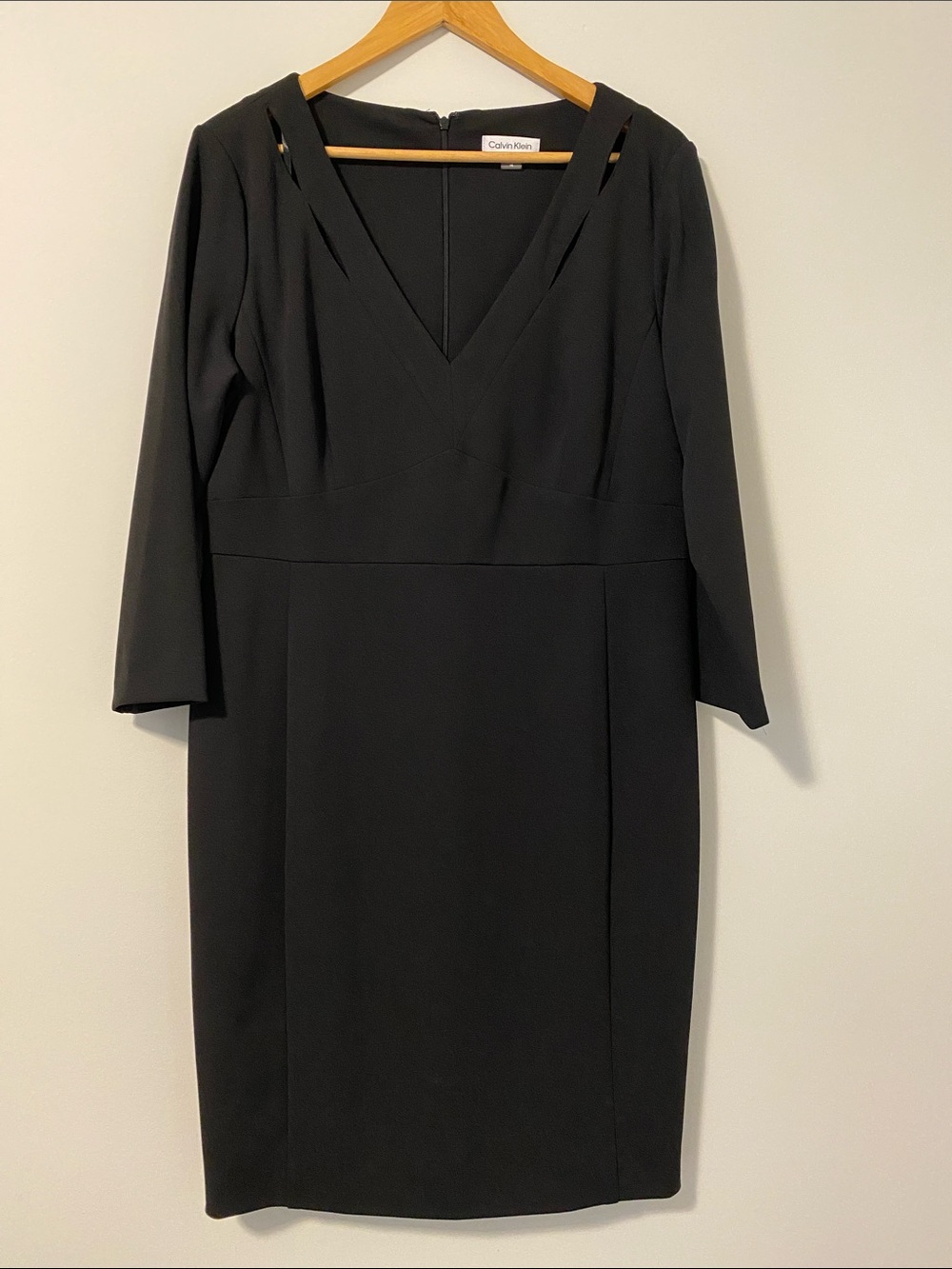 Calvin Klein Black V-Neck Long Sleeve Sheath Dress